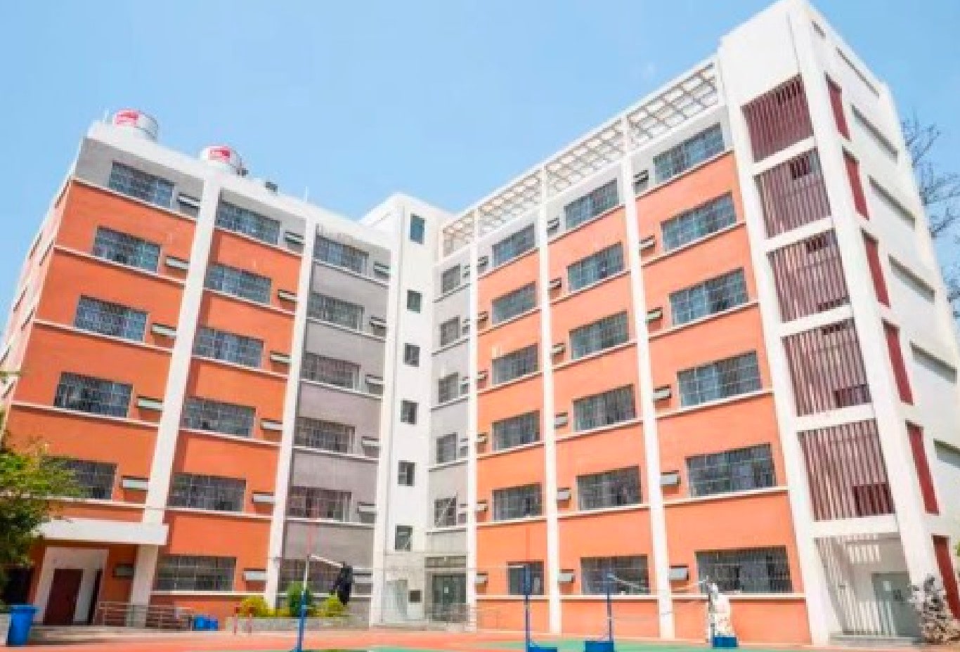 昆明市旅游职业中学www.yn35sxw.com 0871-68966789 (3).jpg