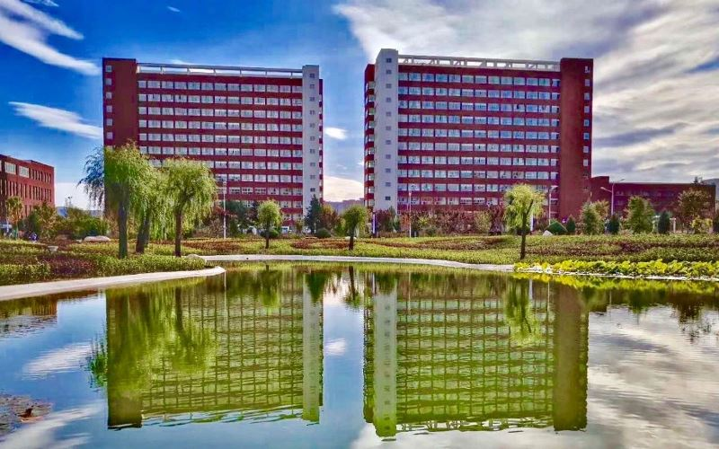昆明卫生职业学院 www.yn35sxw.com 0871-68966789 (1).png