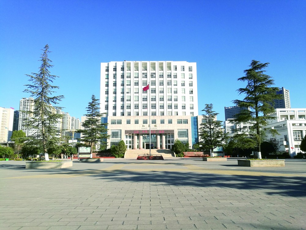 曲靖财经学校www.yn35sxw.com 0871-68966789 (4).jpg