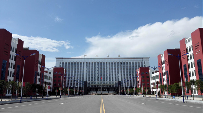 曲靖麒麟职业教育集团 www.yn35sxw.com 0871-68966789 (2).jpg