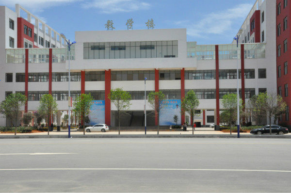 曲靖幼儿师范学校 www.yn35sxw.com 0871-68966789 (1).jpg