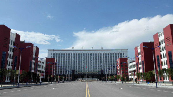 曲靖幼儿师范学校 www.yn35sxw.com 0871-68966789 (17).jpg