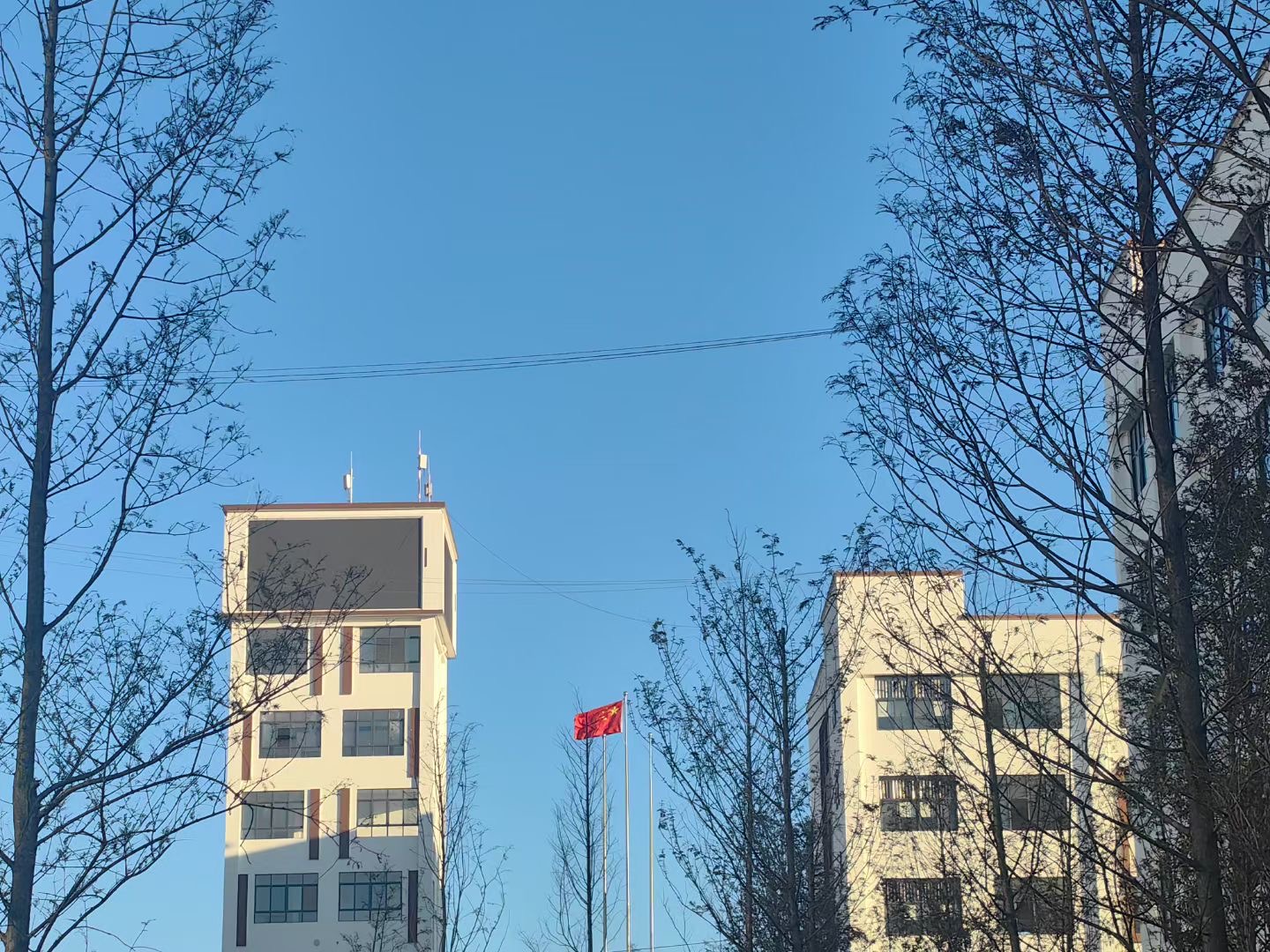 云南三鑫职业技术学院www.yn35sxw.com 0871-68966789 (3).jpg
